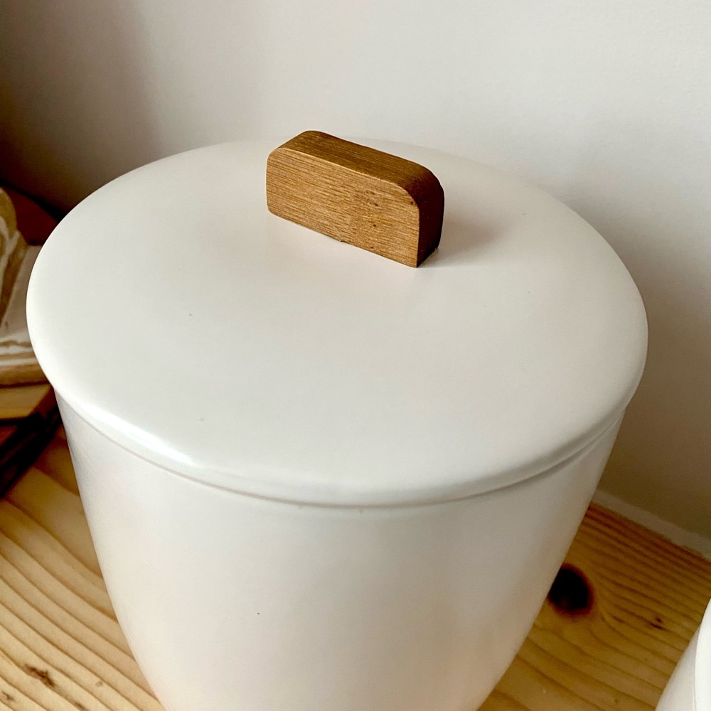 Set of 2 Small & Medium White Ceramic Canister Set with lids - Picture 3 of 6